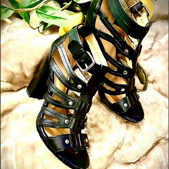 ❤️Sold ❤️COACH stacked heels❤️ - Picture 7 of 16